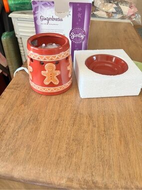 Scentsy Gingerbread warmer